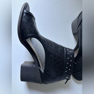 Seven dials size 8 heels open toe sandals worn one time